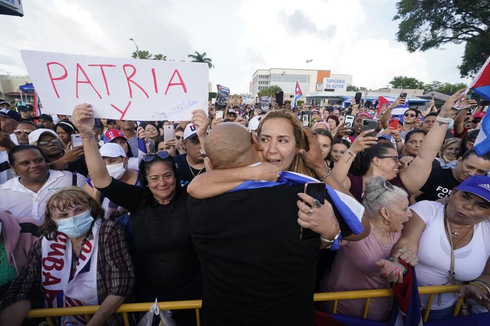 Alexander Delgado hug